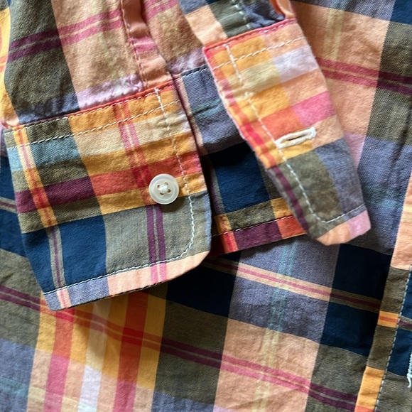 Gap women’s boyfriend fit multicolor plaid button down shirt, good condition - Picture 4 of 7